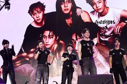 MONSTA X trở lại đầy mạnh mẽ