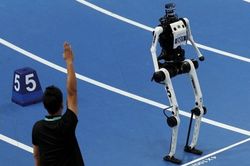 Robot Trung Quốc vượt kỷ lục 100m của huyền thoại điền kinh Usain Bolt