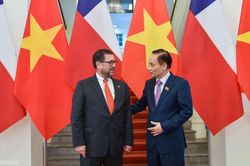 Ủy viên Bộ Chính trị, Bộ trưởng Ngoại giao Lê Hoài Trung đón, hội đàm với Bộ trưởng Ngoại giao Chile