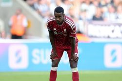Liverpool suýt trắng tay trong ngày ra mắt triều đại mới