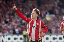 Tottenham thua thảm Brentford d&ugrave; vung tiền chuyển nhượng