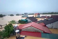 Mưa lớn ở Lạng Sơn: Nước dâng gần 2m, hơn 2.600 người được sơ tán trong đêm