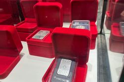 Bạc thế giới tiến sát 70 USD, nhà đầu tư Việt vẫn ôm lỗ