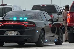 Xử lý tài xế đi chậm bám làn trái trên cao tốc, cảnh sát Mỹ tăng cường gắt gao