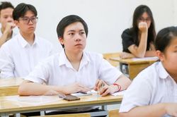 Nhiều trường dùng bàn ghế 20 năm tuổi, Bộ GD-ĐT ra hướng dẫn mới