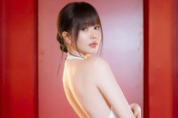 Hoa hậu Hà Kiều Anh trẻ đẹp tuổi 50, diễn viên Ngọc Trinh khoe dáng quyến rũ