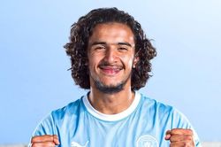 Man City mua 'thần đồng' 18 tuổi gi&aacute; 100 triệu Euro