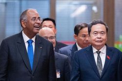 Chủ tịch Quốc hội Bờ Biển Ngà thăm khu khảo cổ dưới tòa nhà Quốc hội Việt Nam