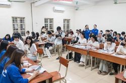 Khai Ni&ecirc;n 2026: 'Chạm ng&otilde;' thanh xu&acirc;n c&ugrave;ng t&acirc;n sinh vi&ecirc;n Học viện B&aacute;o ch&iacute; v&agrave; Tuy&ecirc;n truyền