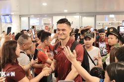 ASEAN Cup: Tuyển Việt Nam về đến Hà Nội sau chiến thắng trên sân Thái Lan
