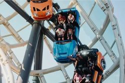 Tàu lượn siêu tốc mới của Universal Studios Hollywood gây tranh cãi
