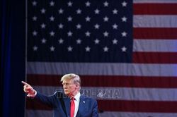 Mỹ xem xét đặt tên tàu sân bay để vinh danh Tổng thống Donald Trump