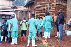 Nhân viên tuyến đầu chống dịch Ebola bị nợ lương