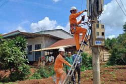Điện lực L&acirc;m Đồng vượt nhiều chỉ ti&ecirc;u 6 th&aacute;ng đầu năm, bảo đảm điện cho ph&aacute;t triển kinh tế - x&atilde; hội