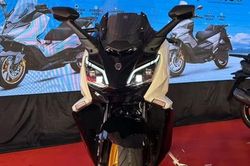 Xe tay ga 247cc, phanh ABS 2 kênh, màn hình TFT, giá gần 90 triệu đồng