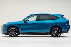 SUV dài hơn 5 mét, công suất 748 mã lực, giá gần 1,2 tỷ đồng