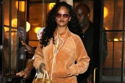 Rihanna xuống phố với tracksuit cá tính