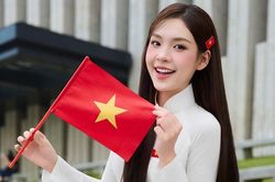 Nhan sắc nữ chính sinh năm 2004 đang gây sốt phim giờ vàng