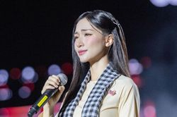 Hòa Minzy gây xúc động trước 40 nghìn khán giả ở Tổ Quốc Trong Tim