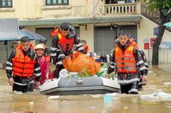 Công an Lạng Sơn căng mình trong mưa lũ, sát cánh cùng Nhân dân