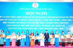 'Giỏi việc nước, đảm việc nh&agrave;': Dấu ấn cống hiến của phụ nữ C&ocirc;ng Thương