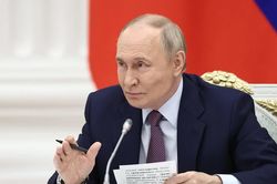 Ông Putin cảnh báo Nga sẽ đáp trả các đòn tấn công kinh tế của Ukraine.