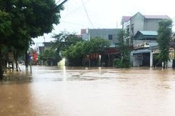 Nhiều tuyến đường ở Bắc Ninh ngập sâu, giao thông tạm thời chia cắt