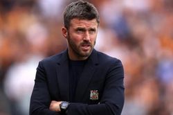Michael Carrick nói MU phải tìm lời giải sau thất bại 0-2 trước Hull City ở vòng mở màn