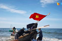 Tôi chụp ảnh cờ Tổ quốc