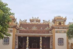 Những dòng chữ Hán tại lăng Ông Tân Thái
