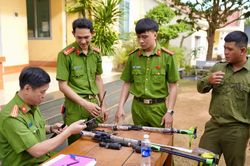 Cảnh báo hành vi tự chế, mua bán, tàng trữ vũ khí, công cụ hỗ trợ