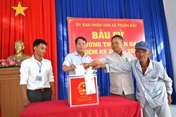5.832 cử tri xã Thuận Bắc tham gia bầu cử trưởng thôn