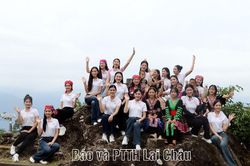 Th&iacute; sinh tham gia Hoa hậu Việt Nam 2026 trải nghiệm văn h&oacute;a M&ocirc;ng tại bản Lao Chải