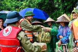 Hỗ trợ khẩn cấp người d&acirc;n bị ảnh hưởng bởi cơn b&atilde;o số 4
