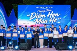 Phường Lào Cai khen thưởng 42 cá nhân có thành tích trong hoạt động hè