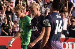 Brentford vùi dập Tottenham 3-0 trong ngày ra mắt buồn của HLV De Zerbi ở Ngoại hạng Anh