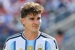 Atletico Madrid đóng cửa chuyển nhượng Julian Alvarez khi không nhận được 150 triệu euro