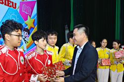 Lâm Đồng tuyên dương 240 đội viên, học sinh tiêu biểu năm học 2025 - 2026