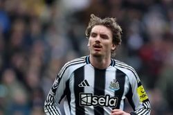 Peter Crouch nhận định Newcastle khó cản Liverpool ở trận mở màn vì mất hàng loạt trụ cột