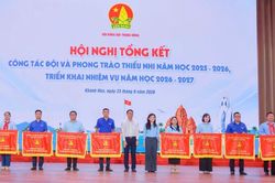 Hội đồng Đội tỉnh Lâm Đồng nhận Cờ thi đua và Bằng khen