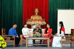 Tọa đàm “Viết tiếp câu chuyện hòa bình” và tặng quà tri ân tại xã Đồng Thái