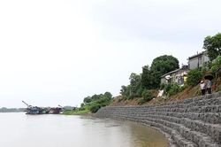 Chủ động xử lý các điểm có nguy cơ sạt lở bờ sông