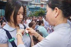 Đà Nẵng: Lễ tri ân và cài hoa hồng mùa Vu lan tại chùa Phổ Hiền