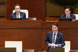 Quốc hội thảo luận tại hội trường về dự án Bộ luật Hình sự (sửa đổi)