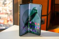 ChatGPT dành cho thanh thiếu niên, Motorola ra smartphone gập tại Việt Nam