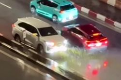 Tài xế lái xe ngược chiều cầu Bãi Cháy để đi hát karaoke
