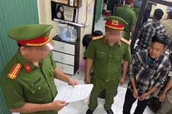 Đánh người, còng tay rồi bắt viết giấy nợ hơn nửa tỷ đồng