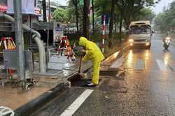 Hà Nội tập trung ứng phó mưa lớn, nước sông dâng cao