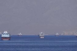 Iran cho phép một số tàu Iraq đi qua eo biển Hormuz