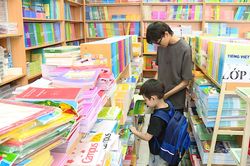 Nhu cầu sách giáo khoa tăng trước năm học mới
